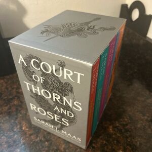 A Court of Thorns and Roses Box Set